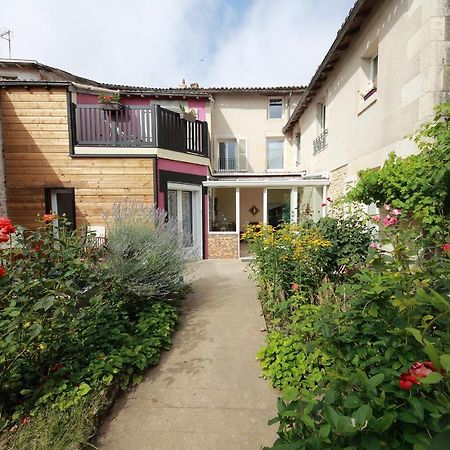 Latillé La Loge Des Fees Bed & Breakfast エクステリア 写真