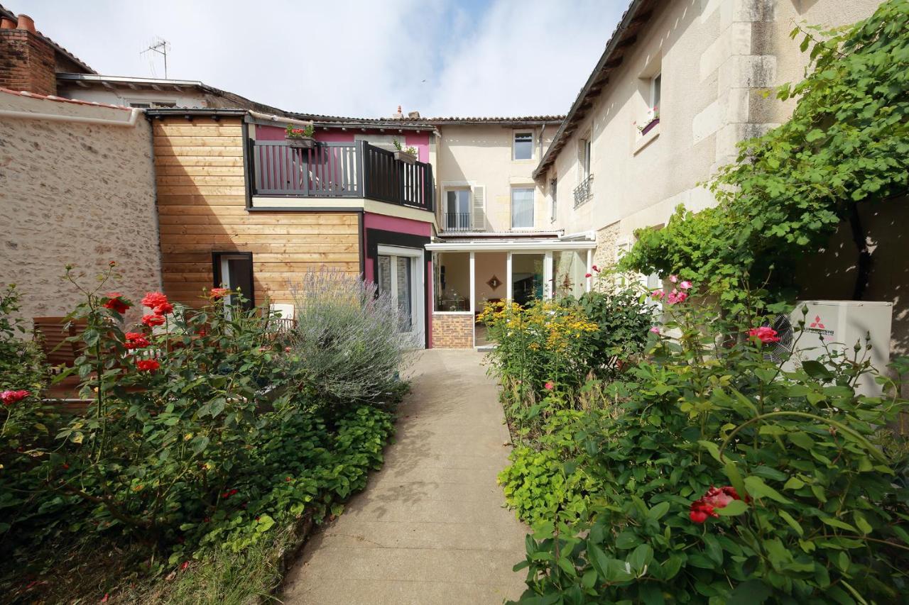 Latillé La Loge Des Fees Bed & Breakfast エクステリア 写真