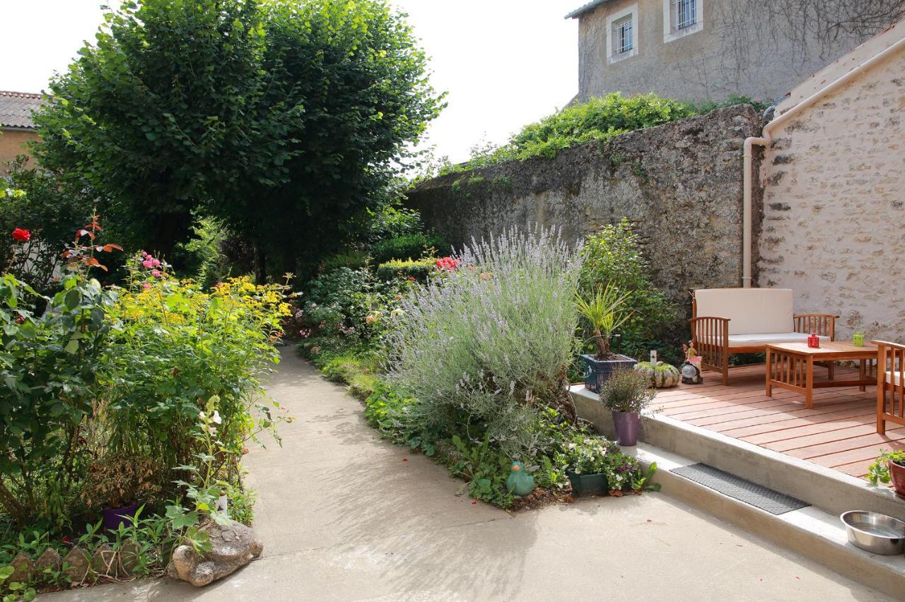 Latillé La Loge Des Fees Bed & Breakfast エクステリア 写真