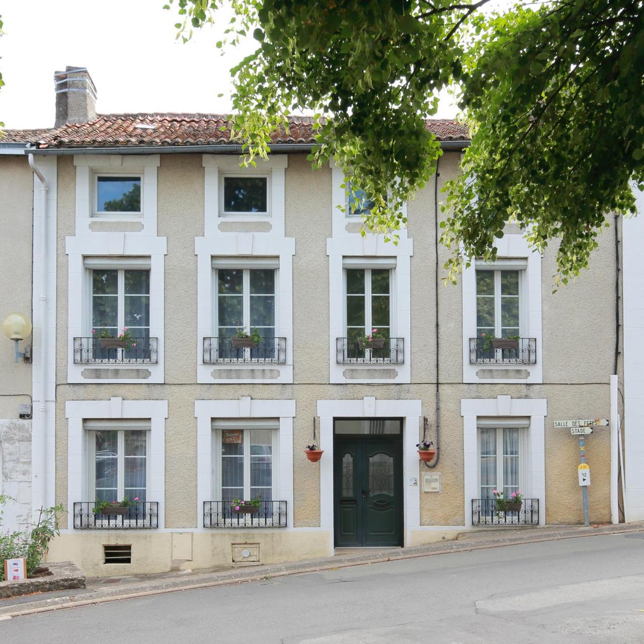 Latillé La Loge Des Fees Bed & Breakfast エクステリア 写真